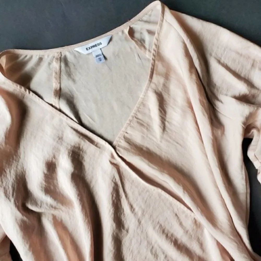 💍Express Light Pink Silky Blouse - Picture 3 of 8